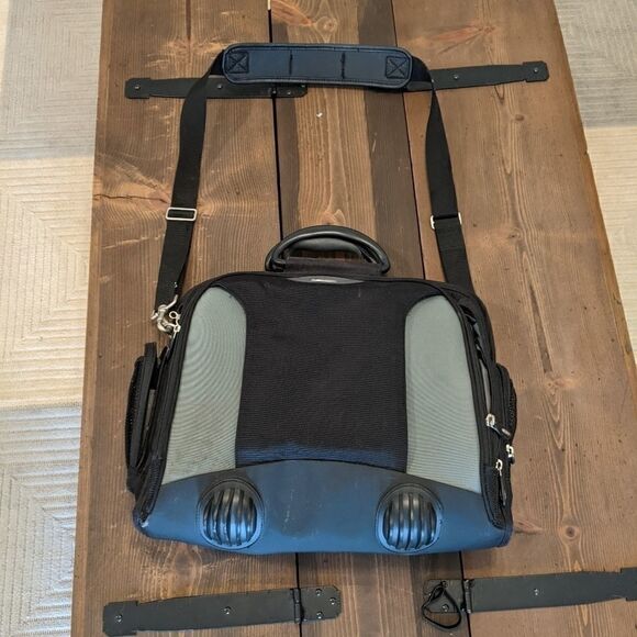 Targus TR301 15 Elite Notebook Commuter Case - Picture 2 of 10